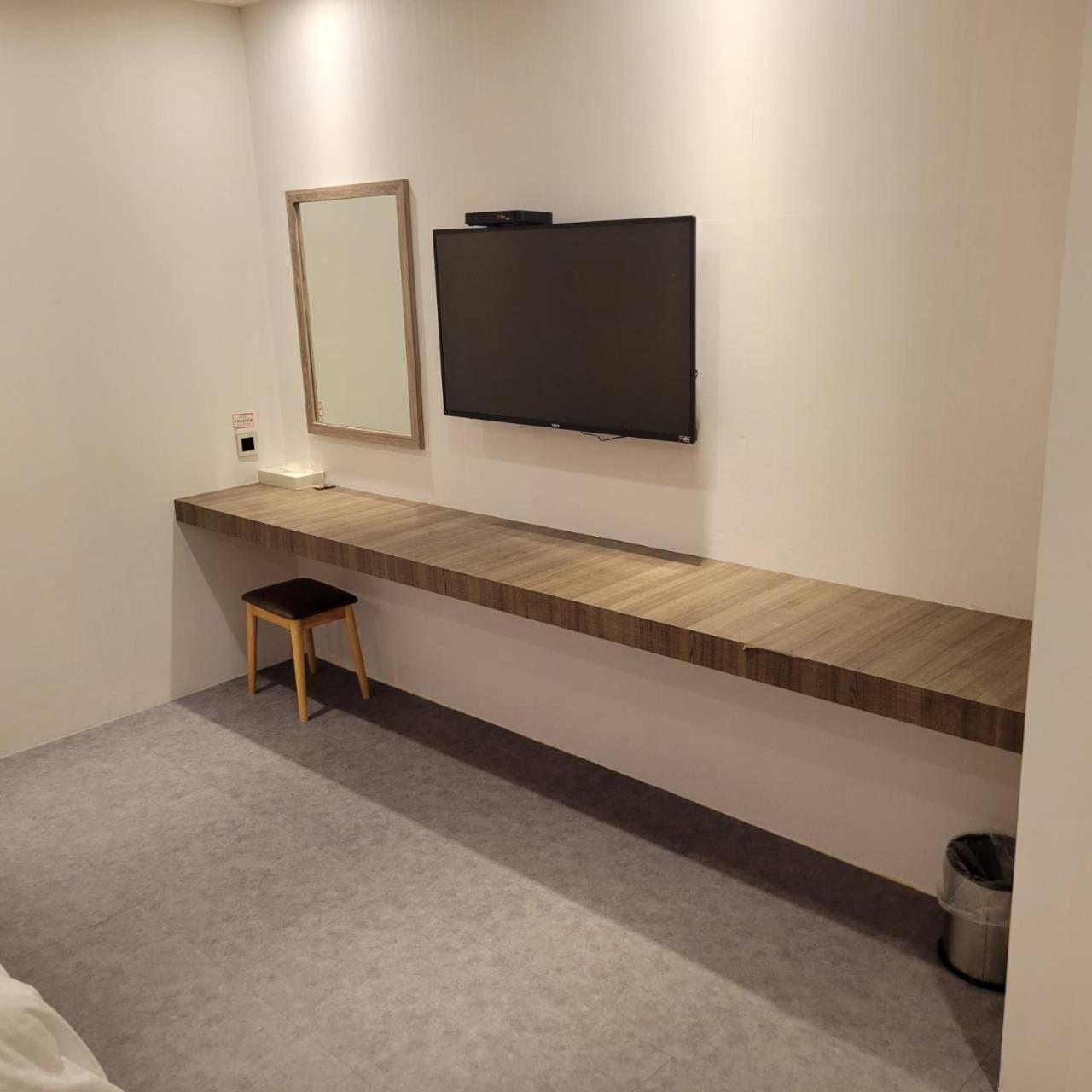 Attic Hotel Тайбэй Экстерьер фото